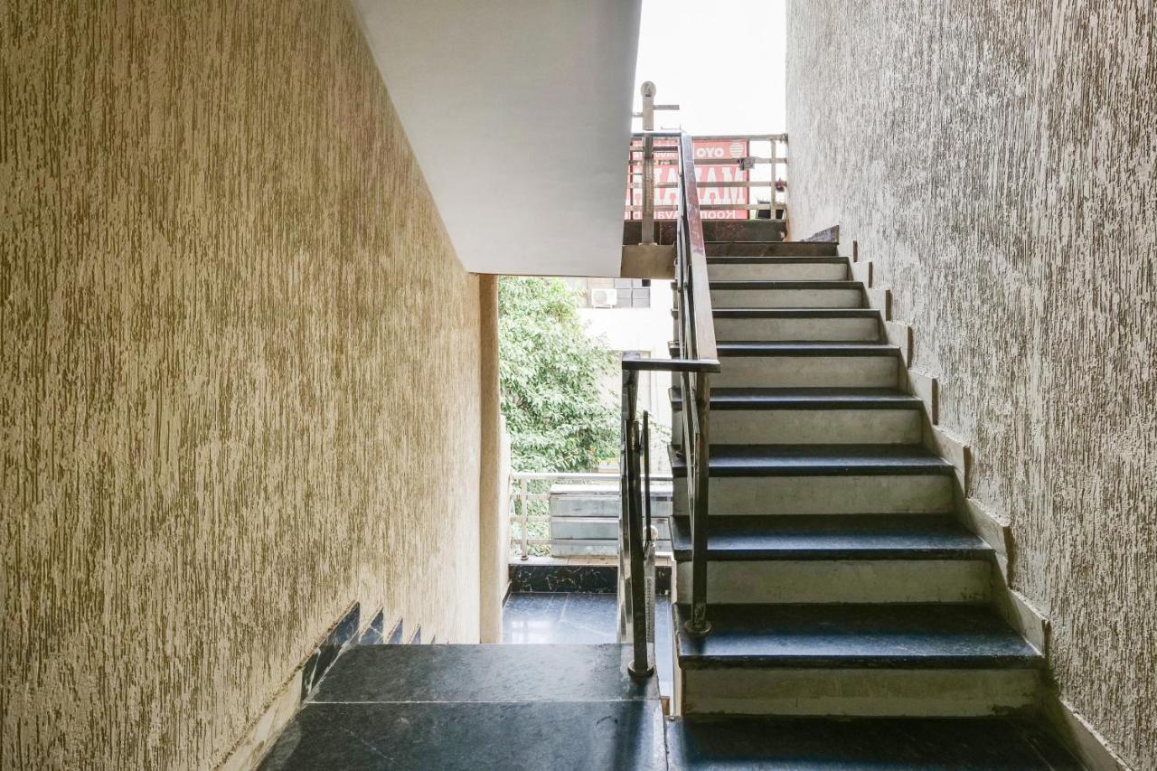 Oyo Flagship 81486 Hotel Mahalaxmi Guesthouse Нью-Дели Экстерьер фото