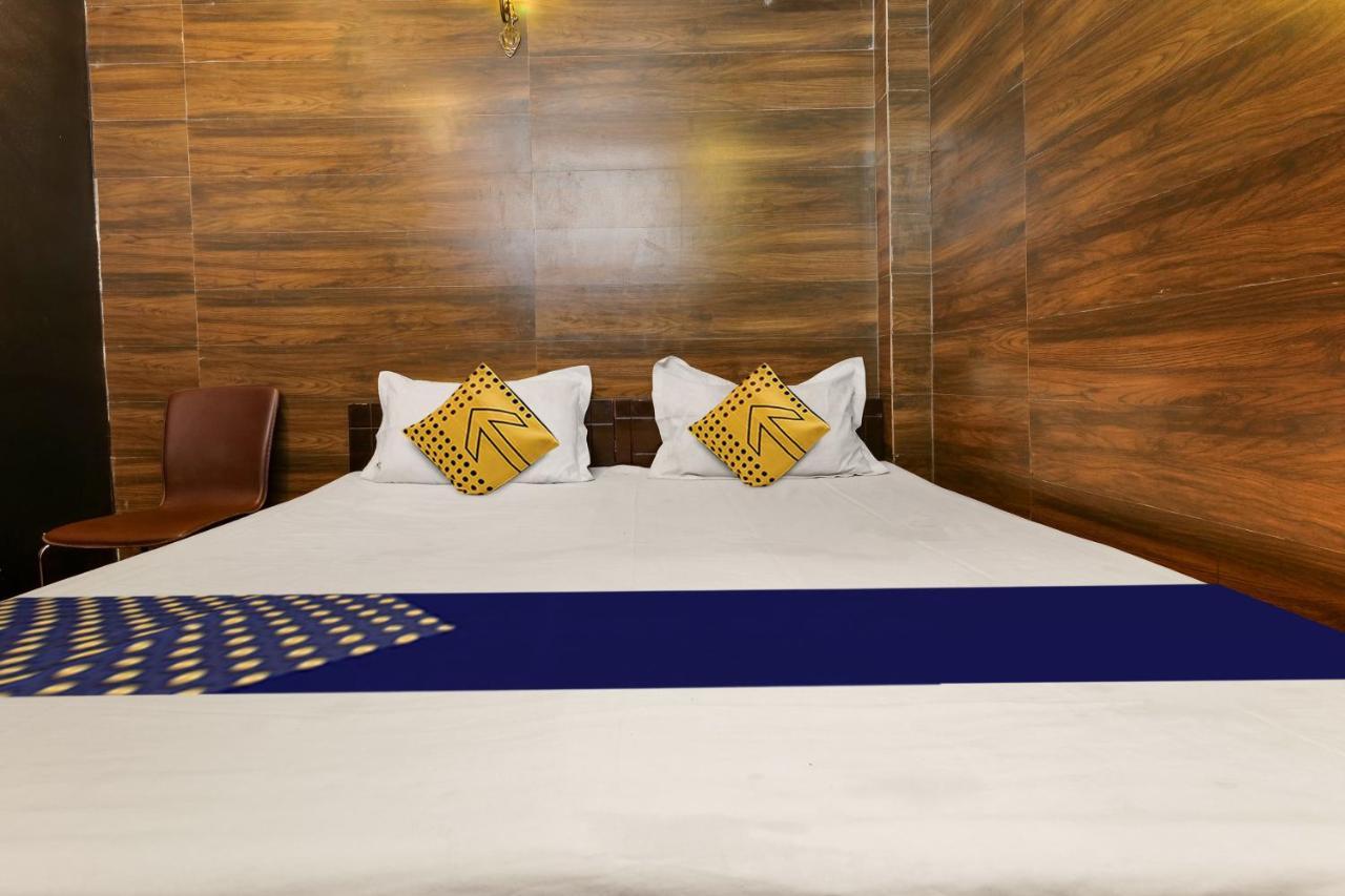 Oyo Flagship 81486 Hotel Mahalaxmi Guesthouse Нью-Дели Экстерьер фото